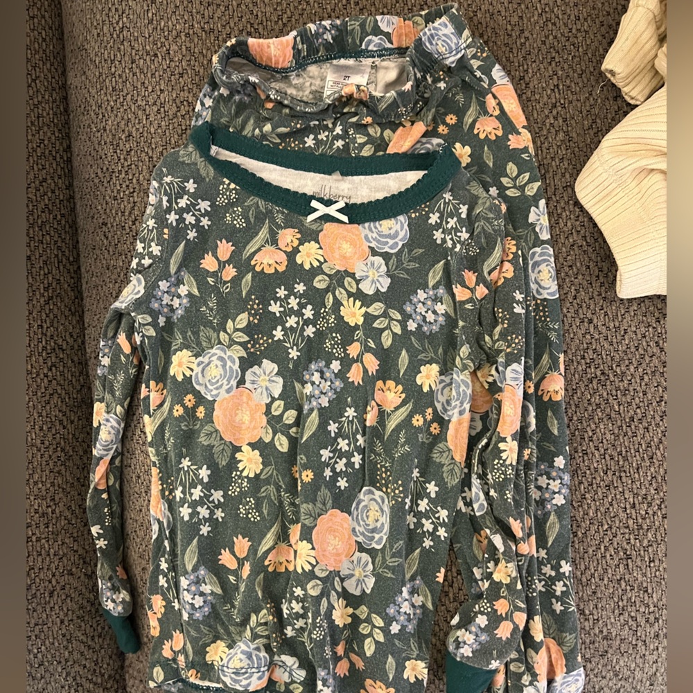 Bundle Of Girl Pajamas SETS - Picture 11 of 14